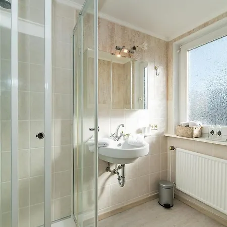 Strandlaeufernest * Sylt